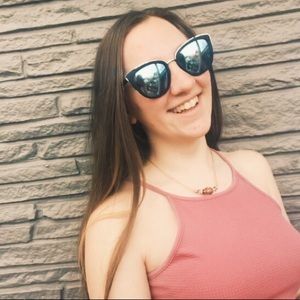 Meet your Posher, Alexandra